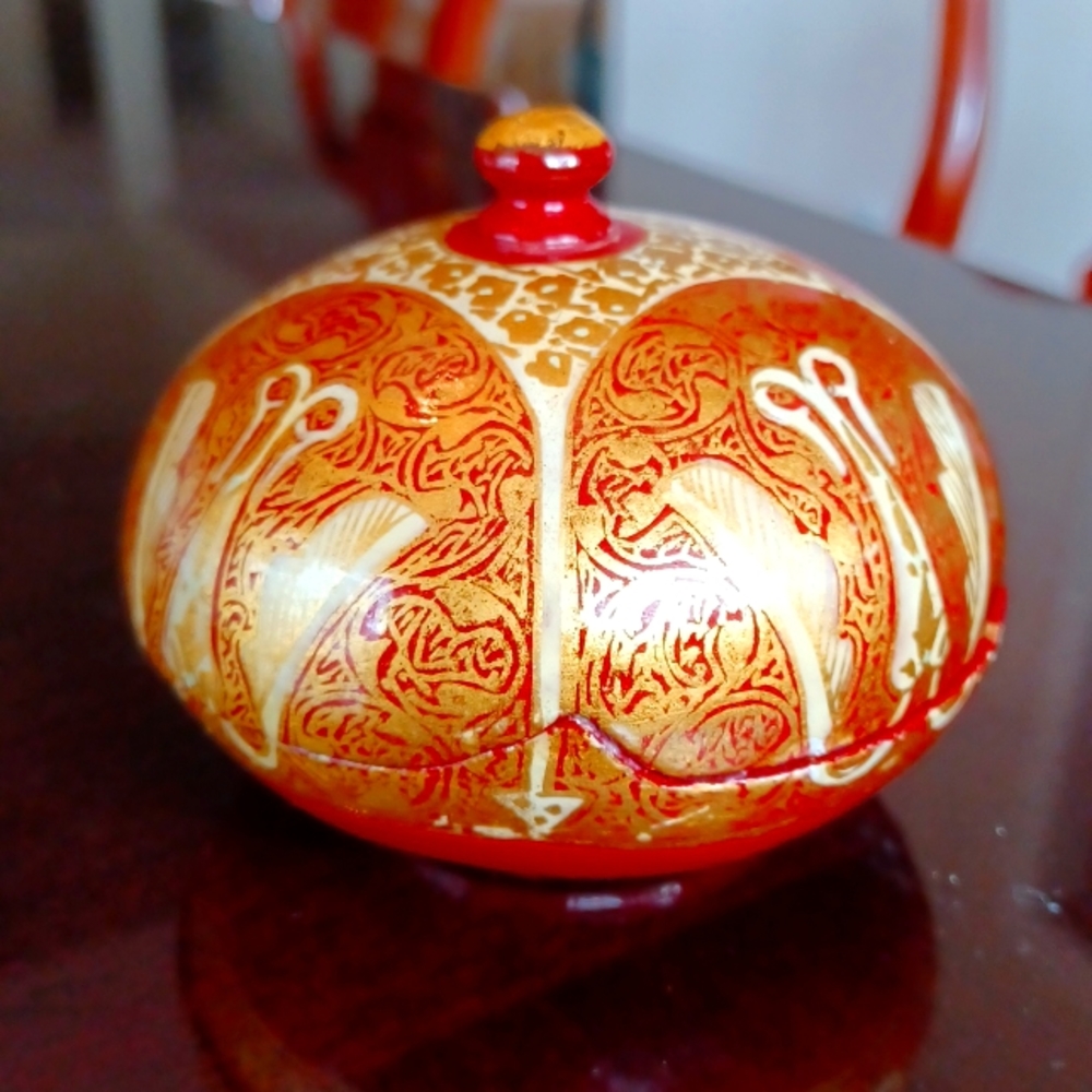 ❤Red and gold lacquered wooden trinket box